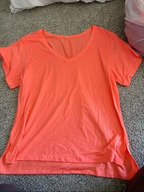 lululemon athletica Coral V-Neck Short Sleeve Tee